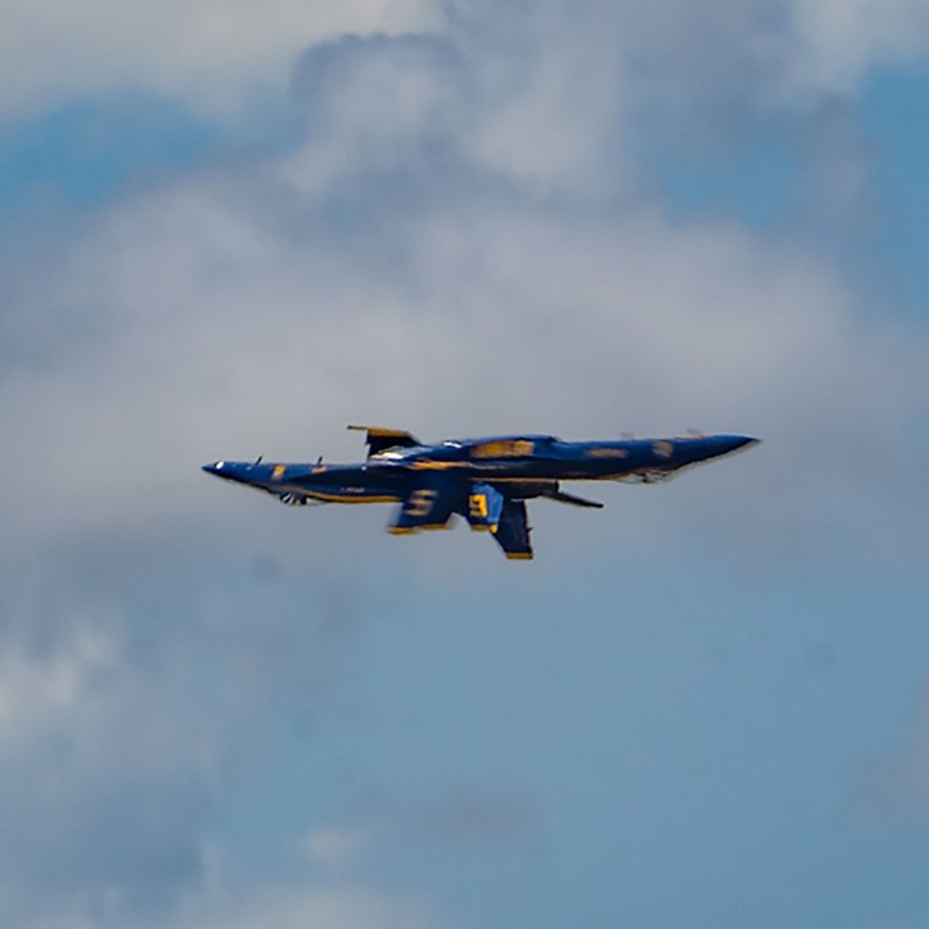 Blue Angels Solo Close Loop